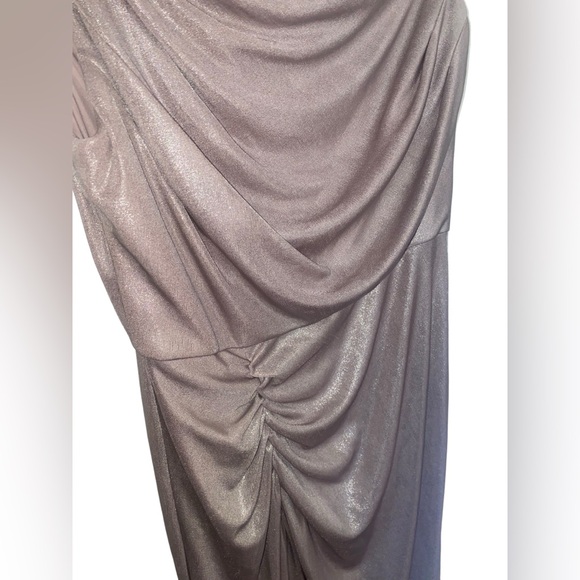 Adrianna Papell Cold-Shoulder Metallic Gown Size 4 Blush Pink Color - Picture 6 of 7